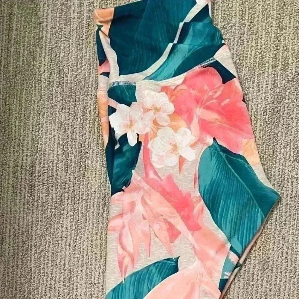 Old navy M floral 7/8 leggings - Picture 3 of 5